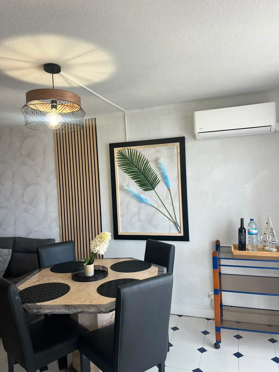 Zona de refeições de apartamento gerido